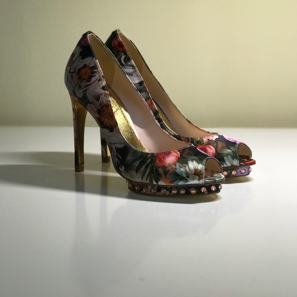 Ted Baker leonar high heels. (Flower print)